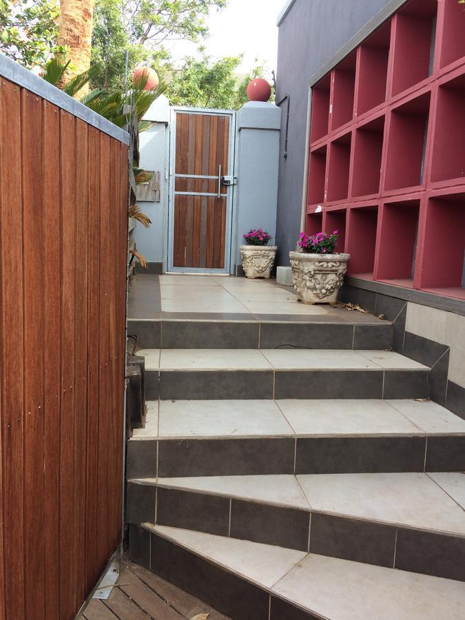 Whispering Palms Apartment Port Elizabeth Exterior photo